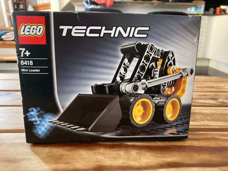Lego Technic 8418 Mini Loader.