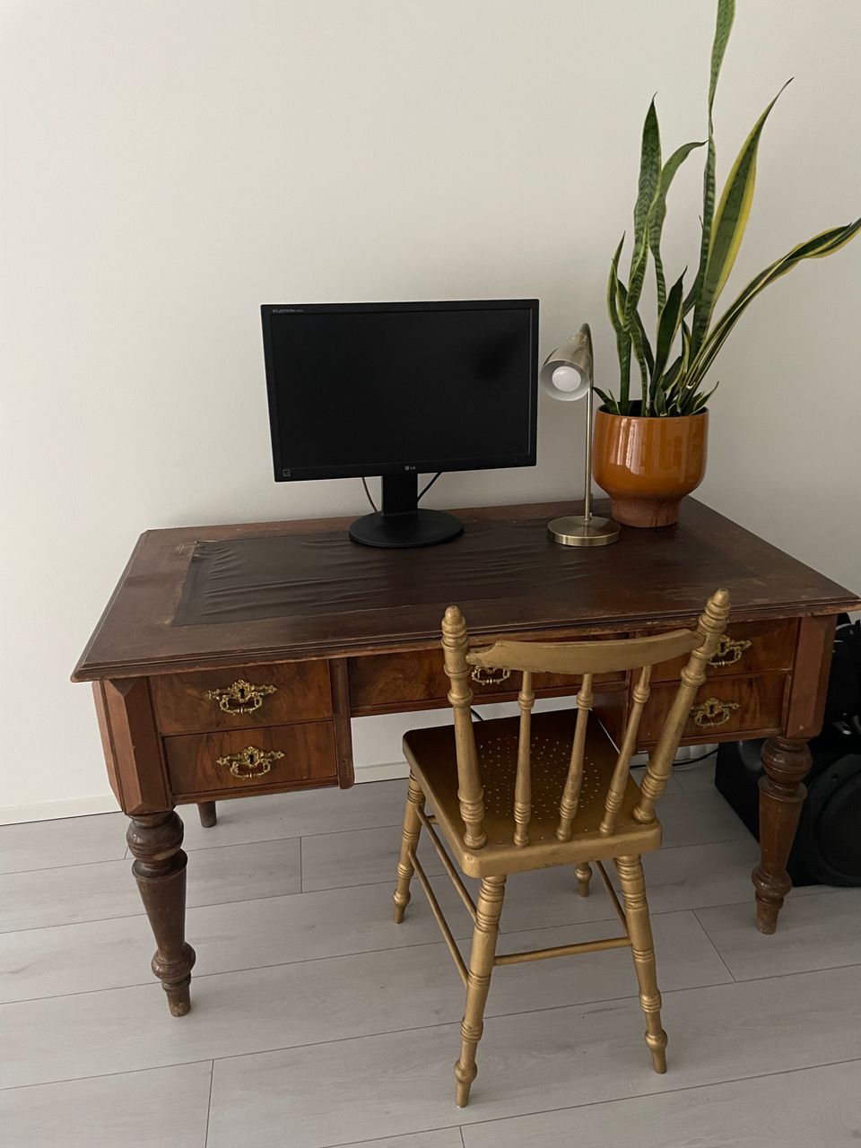 Antiikki/vintage työpöytä