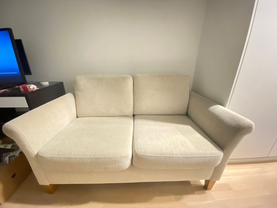 Vaalea sohva