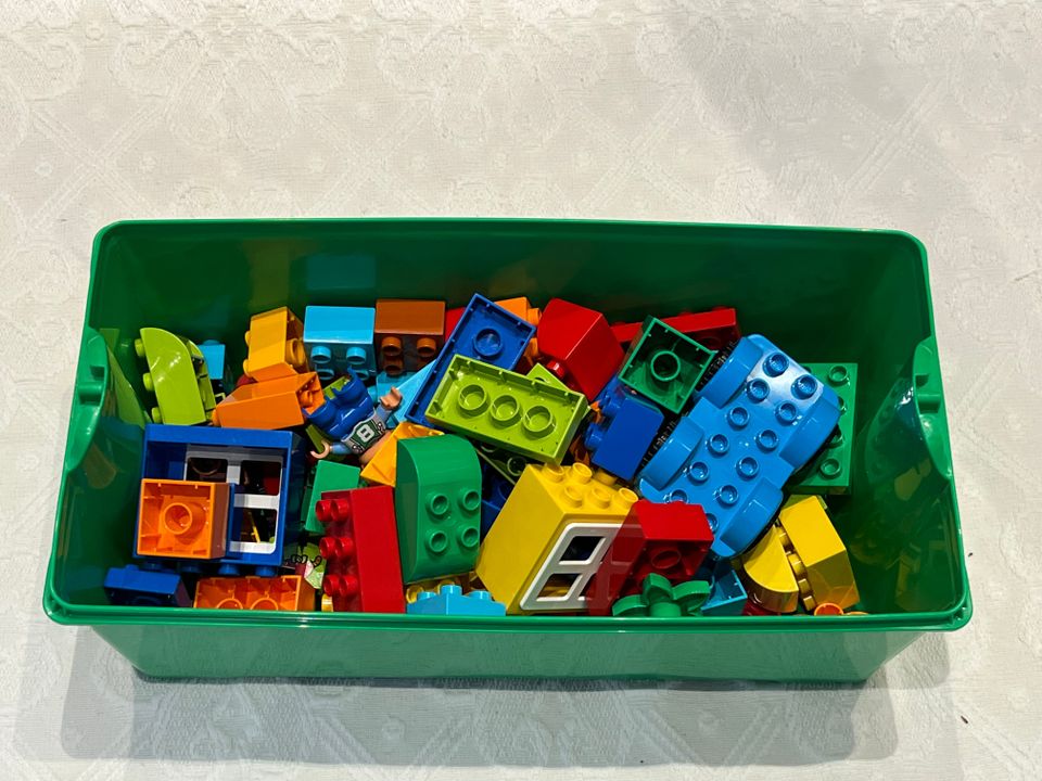 Lego Duplo palikat + säilytyslaatikko