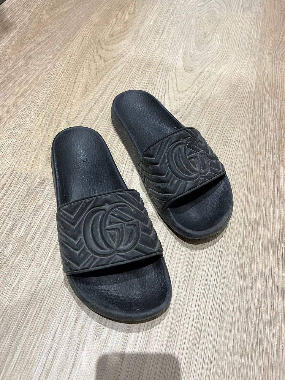 Gucci flipflopit