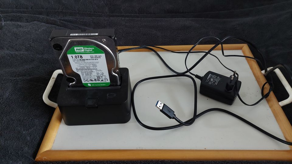 SATA/USB adapteri, IDE/USB adapteri ja SATA/IDE kiintolevyjä