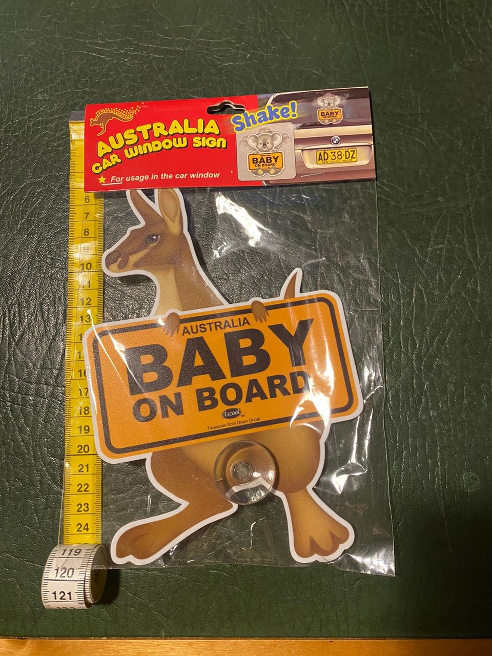 AUSTRALIA BABY ON BOARD / auton ikkunaan kiinnitettävä kenguru - kyltti