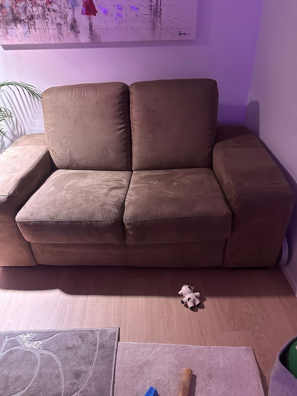 Myydään tarpeettomana 2 istuttava sohva