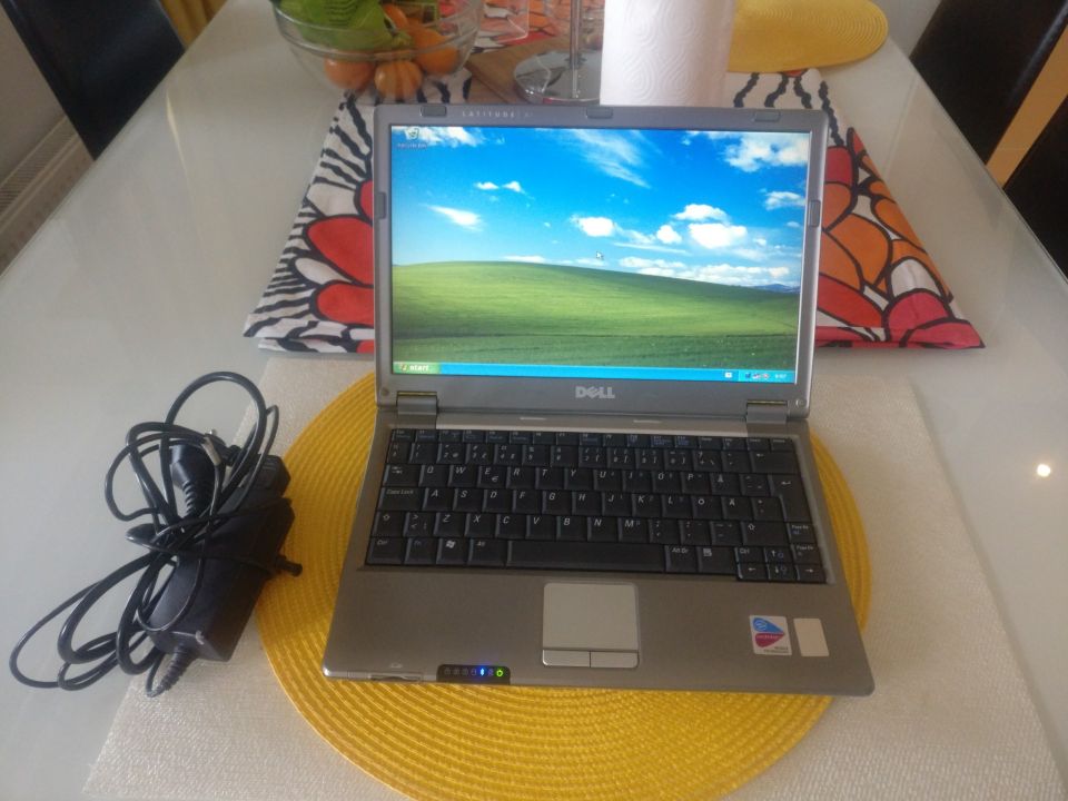 Dell Latitude X1 -kannettava, jossa Windows XP