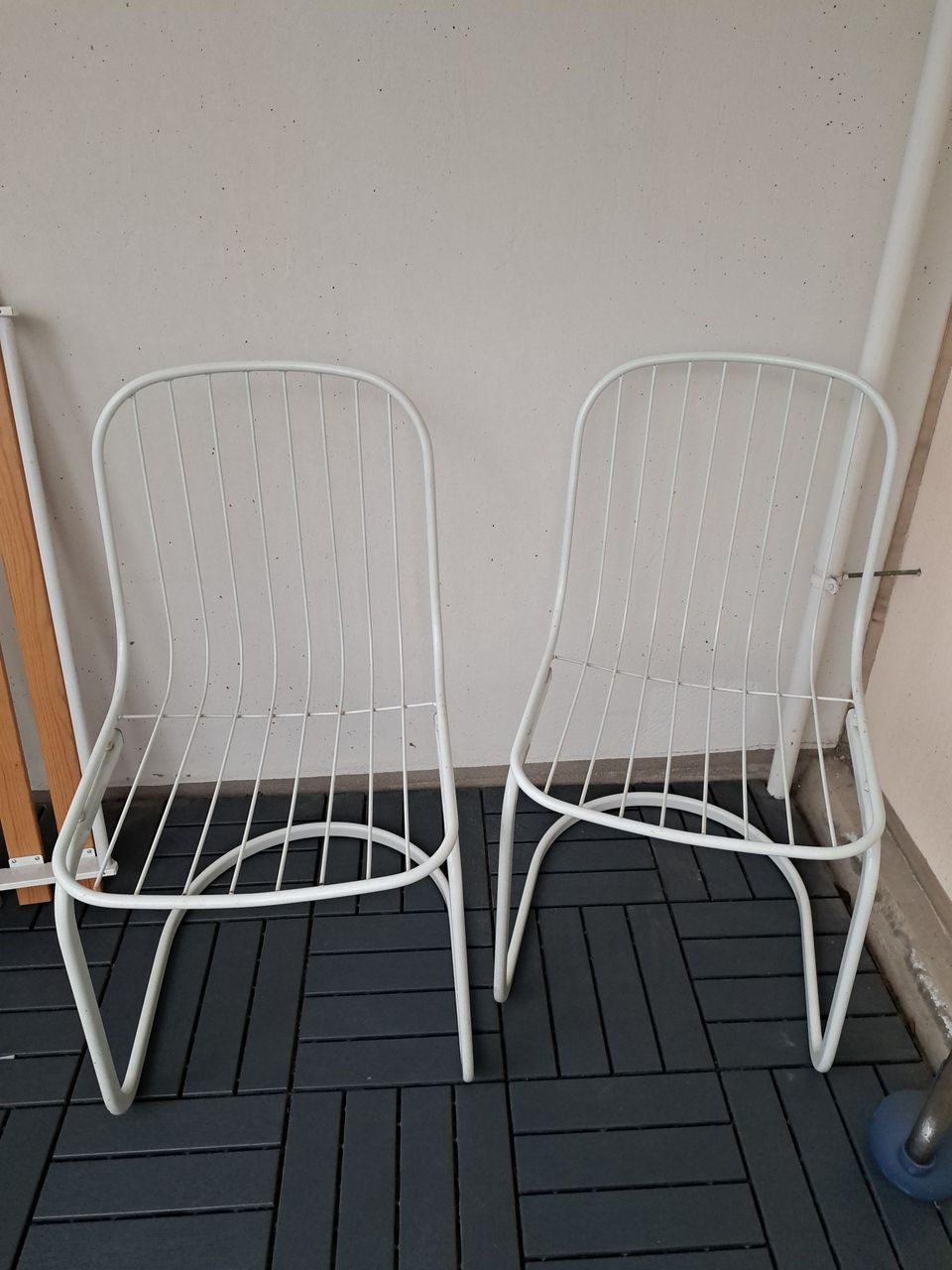 Metalliset tuolit
