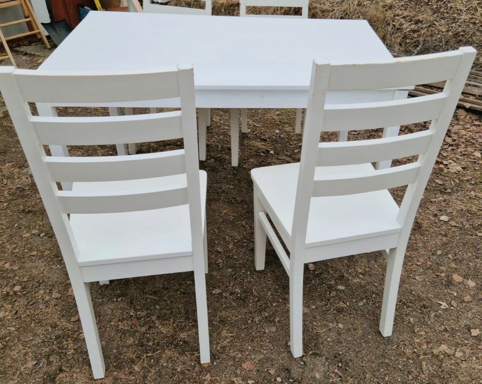 Pöytä ja tuolit 4kpl