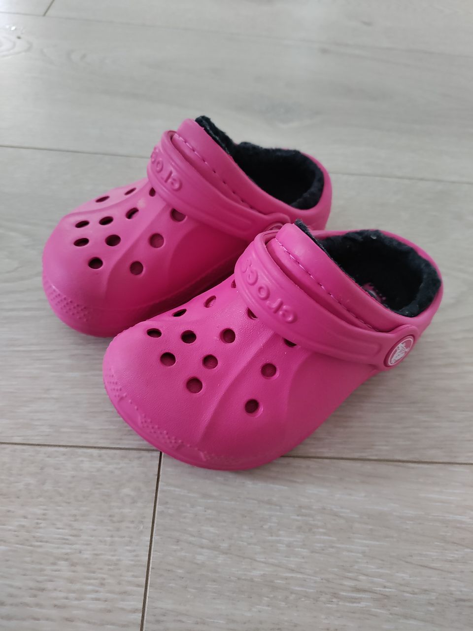 Crocs karva sandaalit