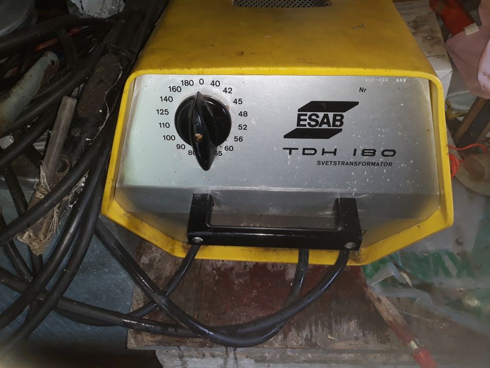 Hitsausmuuntaja esab 180