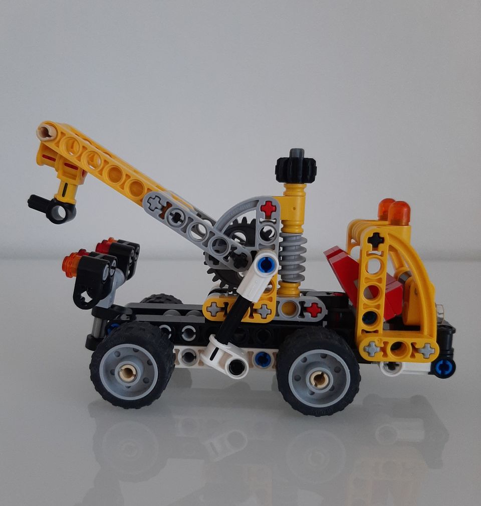 Lego Technic 42031 Nosturikuorma-auto 2-in-1