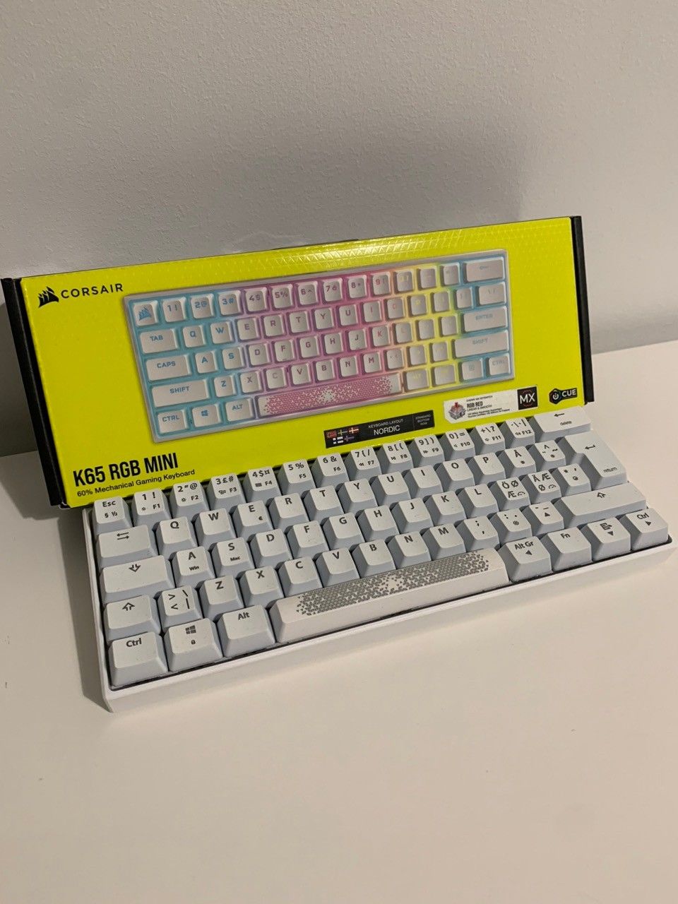 Corsair k65 mini pelinäppäimistö