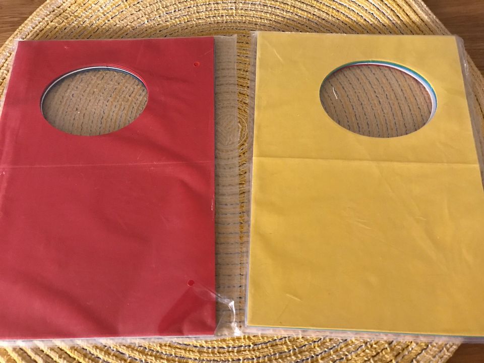 Korttipohjia 2 pakkausta eri värejä (2x15 kpl) UUSIA