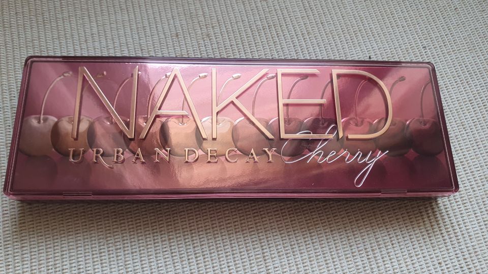 Urban Decay naked Cherry -luomiväripaletti