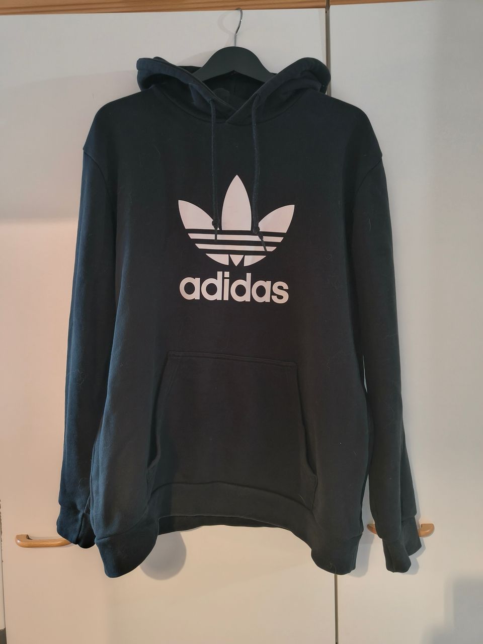 Adidas huppari