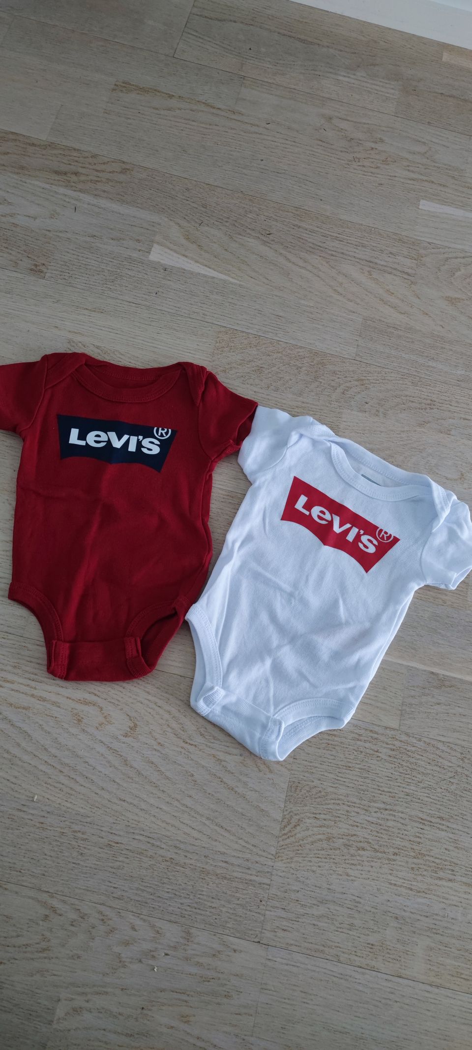 Levi's t-paita bodyt Koko 56 (käyttämättömät)