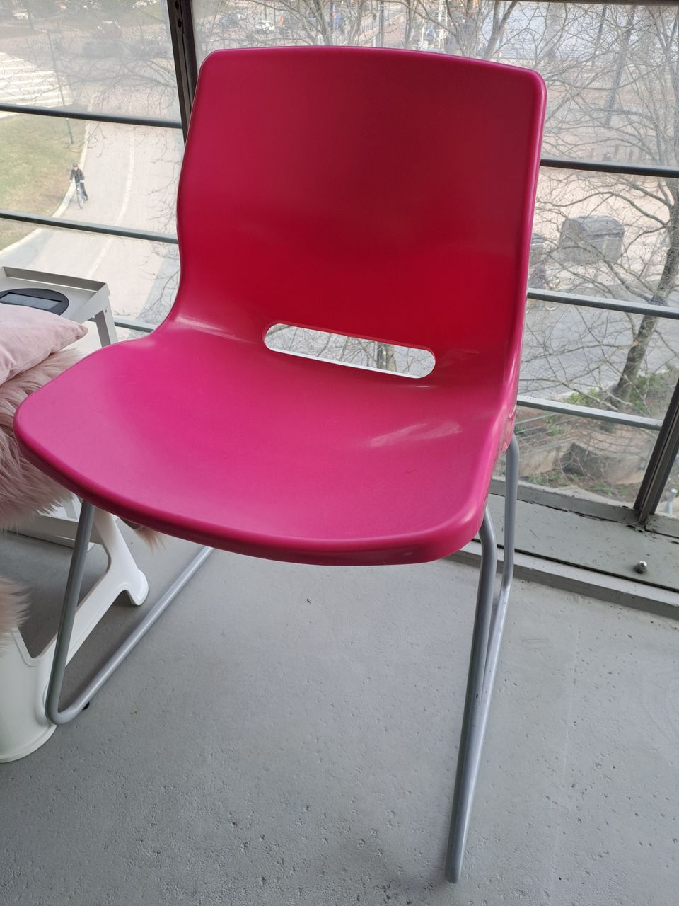 Pinkki tuoli