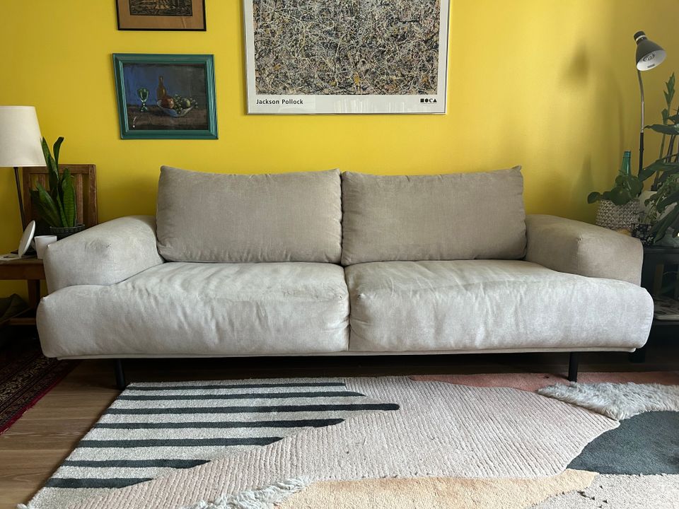 Beige kangas sohva, 3:n istuttava