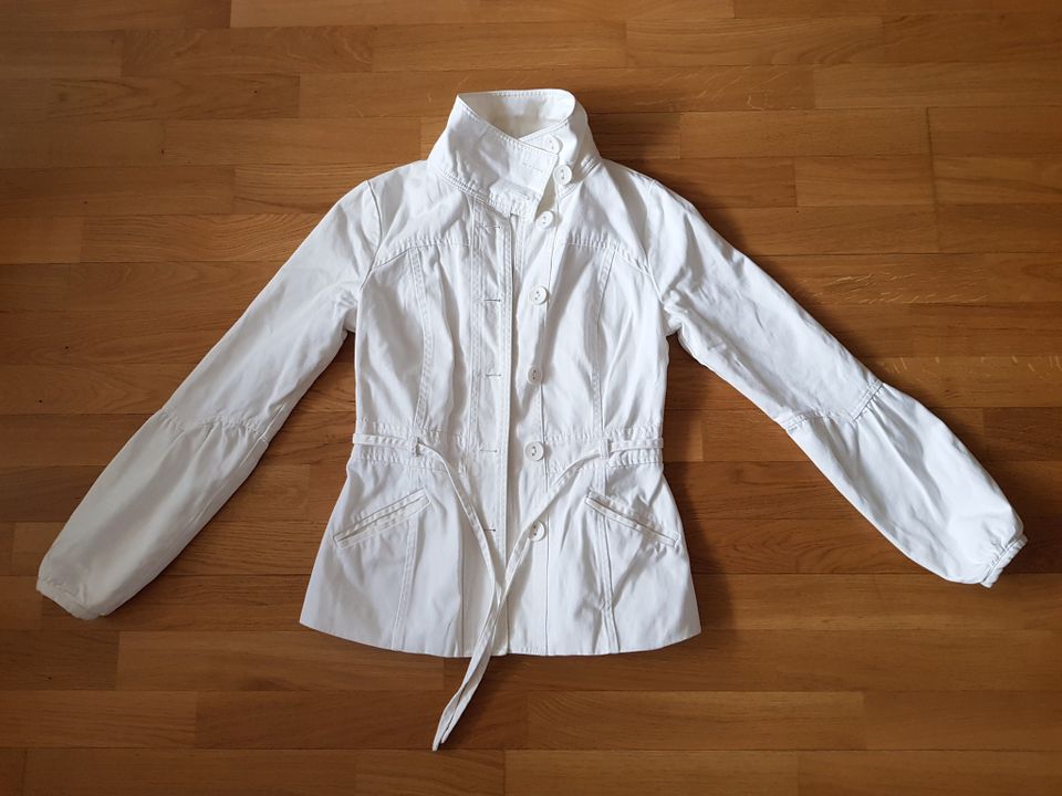 Kukkakirjailtu valkoinen takki S