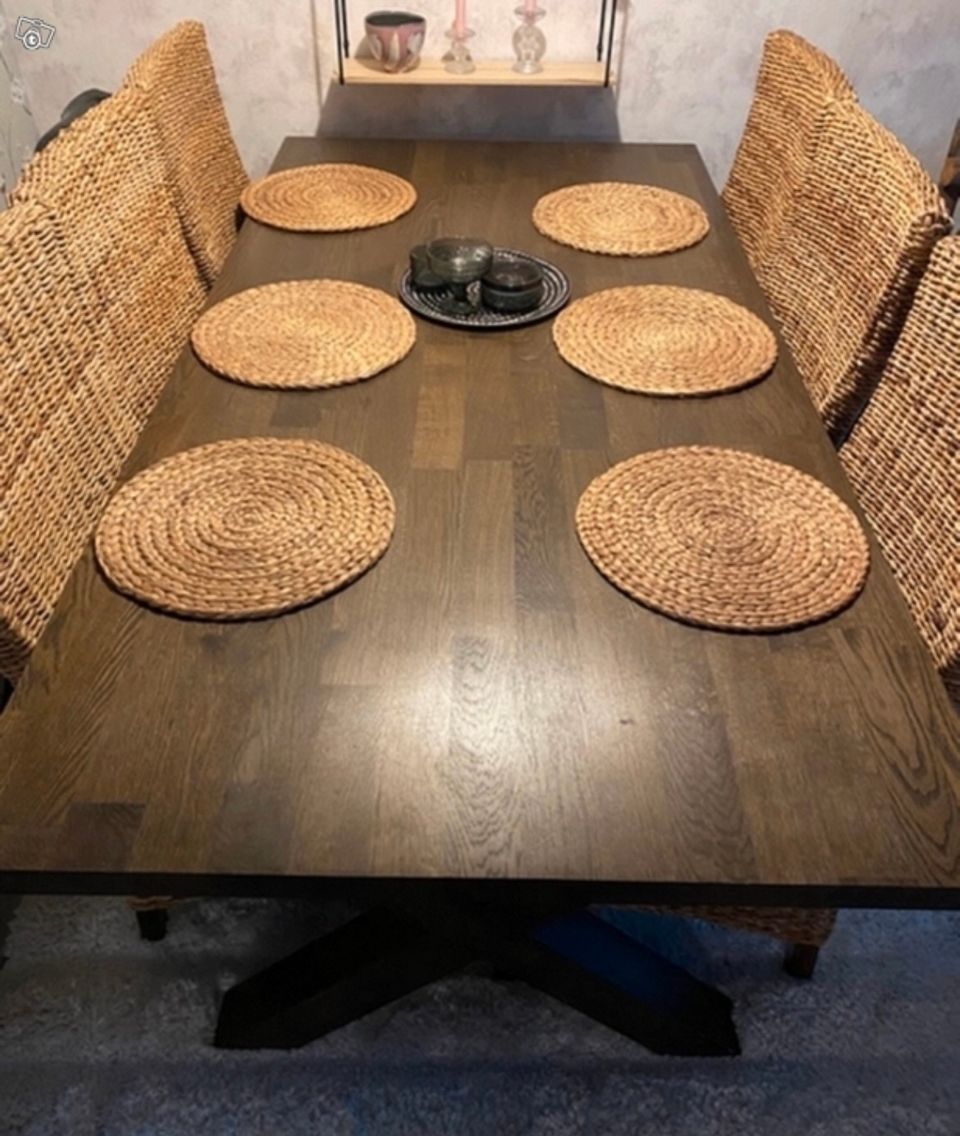 Suuri täyspuinen ruokapöytä ja 6kpl tuoleja