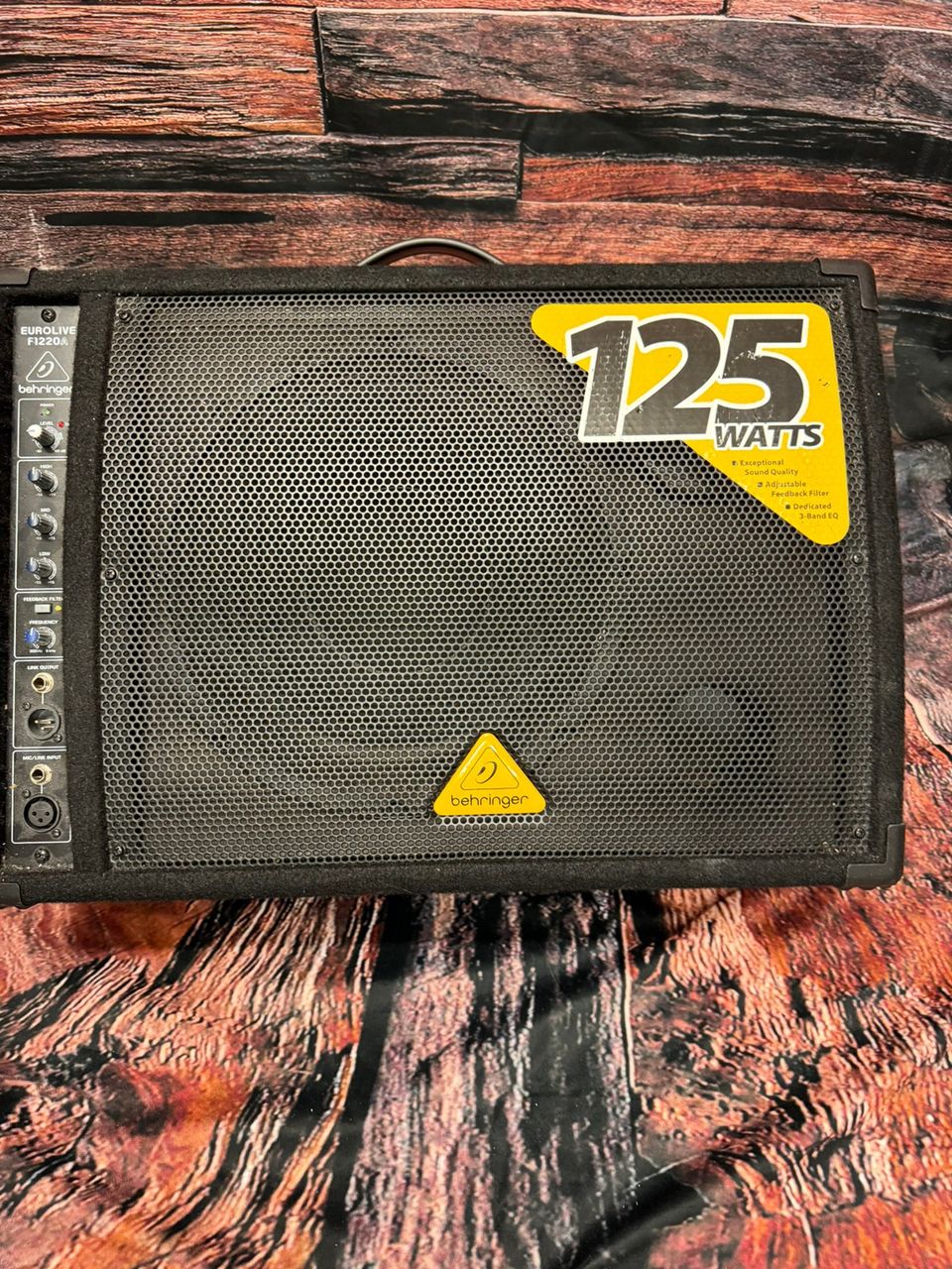 Behringer eurolive F1220A monitor