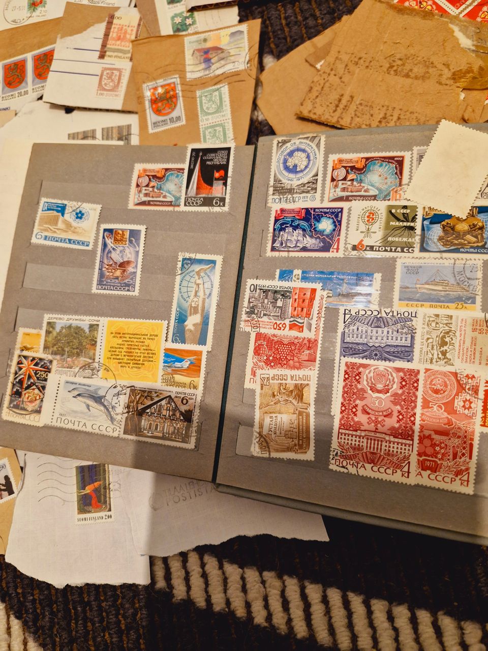 N.300-400 postimerkkiä