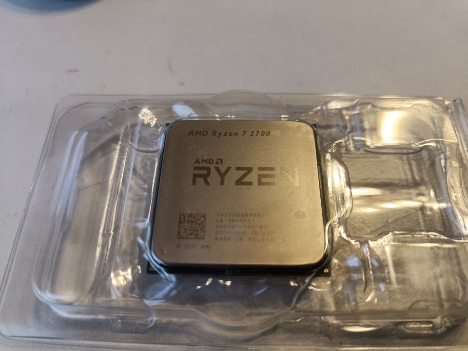 AMD Ryzen™ 7 2700 prosessori