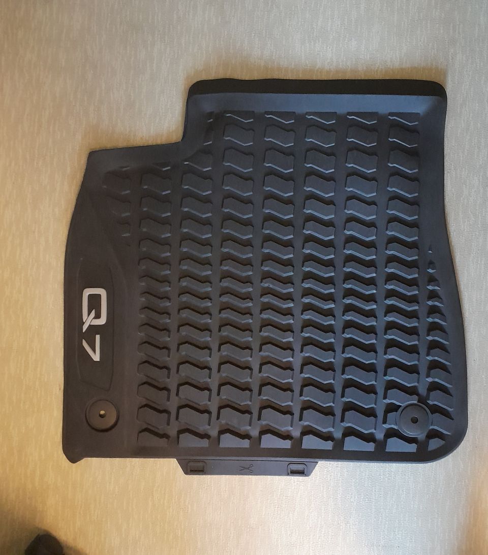 Audi Q7 rubber mats