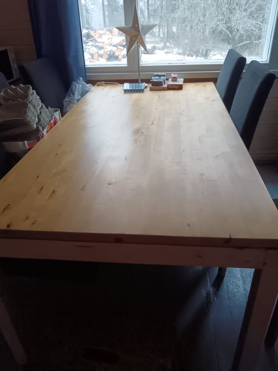 Iso ruokapöytä ja 6 tuolia
