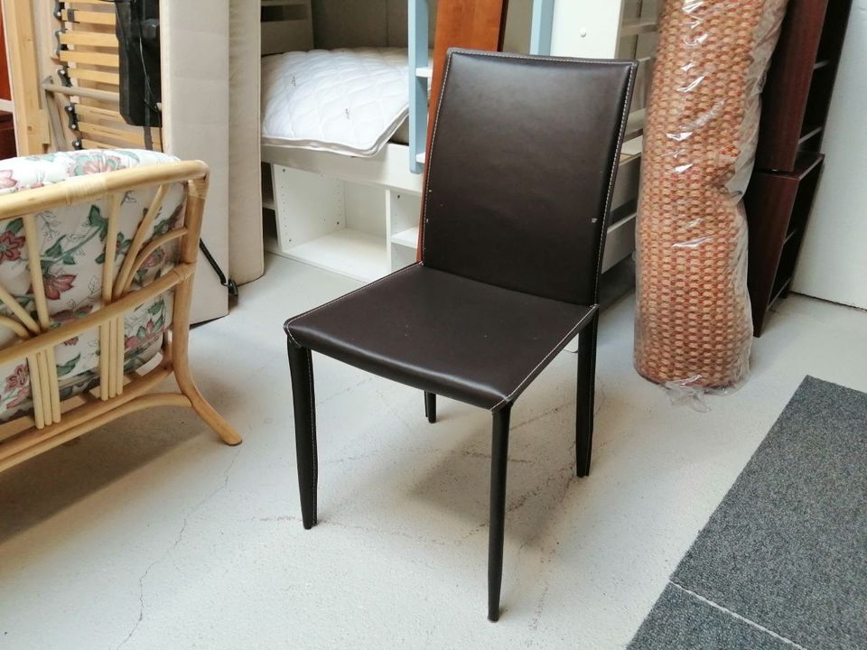 Tuoli, keinonahka (käytetty)