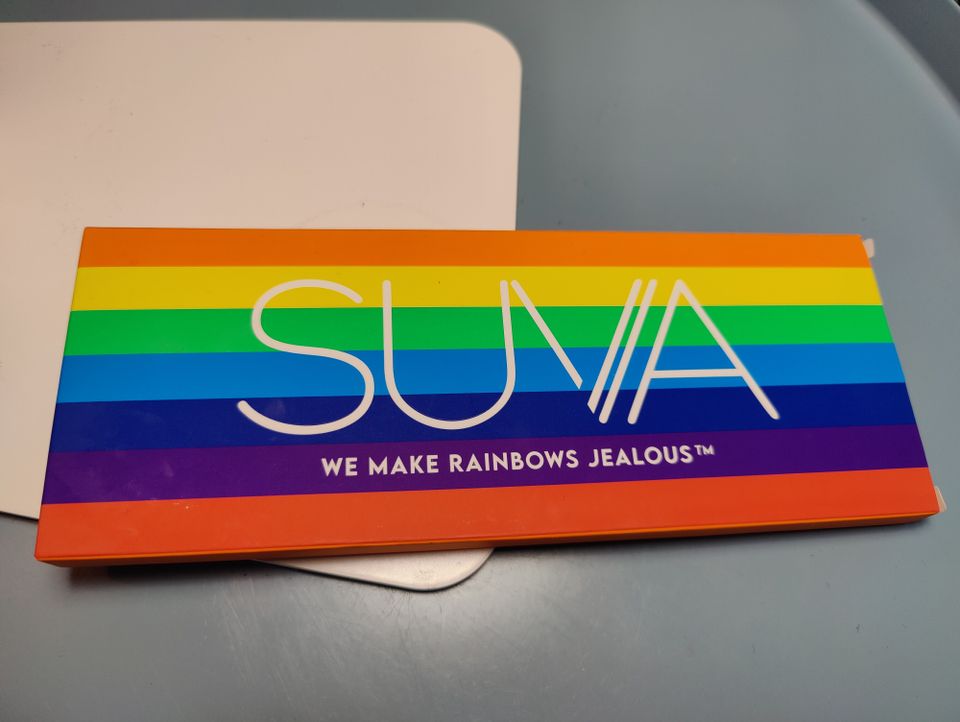 SUVA We Make Rainbows Jealous -luomiväripaletti