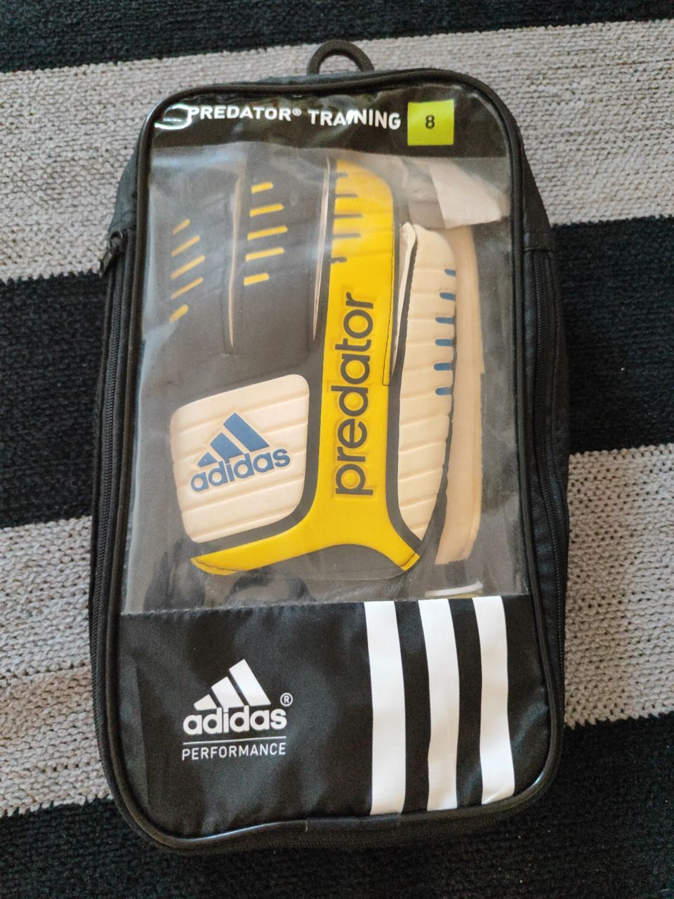 Adidas Predator maalivahdin hanskat koko 8