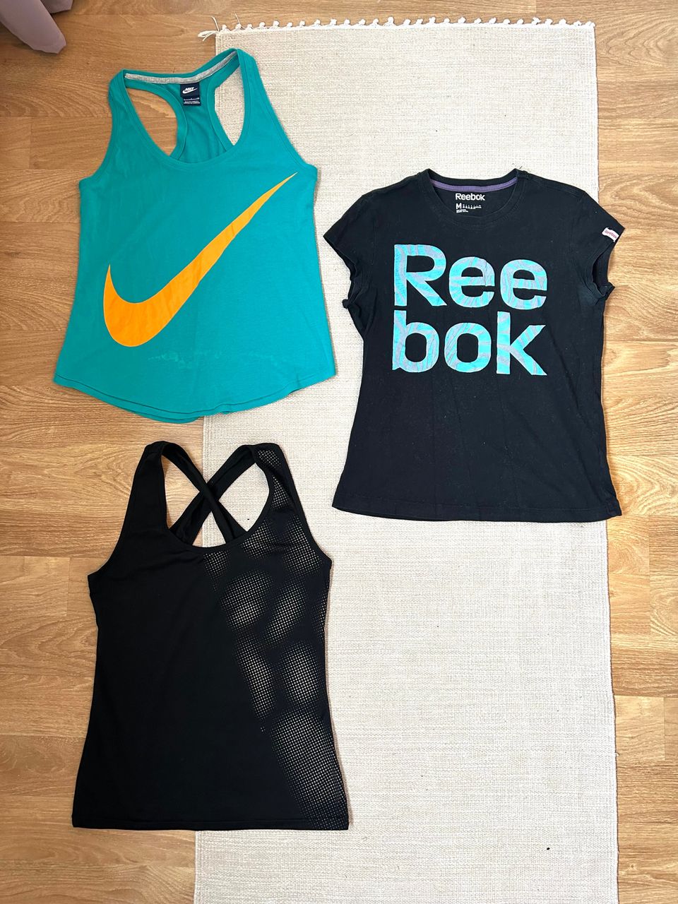 Urheilutoppi urheiluhousut t-paita Nike Reebok S/M