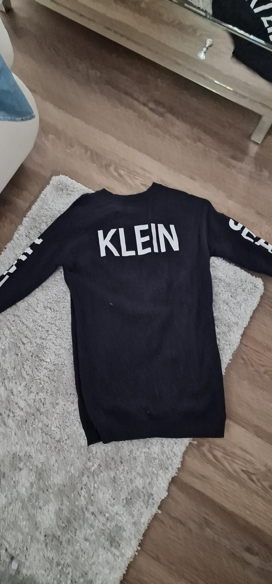 Calvin Klein musta pitka paita