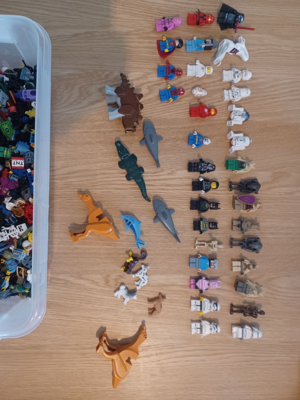 200+ Lego-minifiguuria