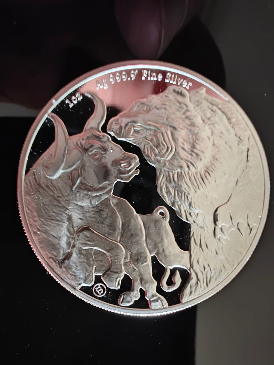 Hopeakolikko 1oz Tokelau $5 Bull and Bear 2022 BU Silver Coin in Capsule