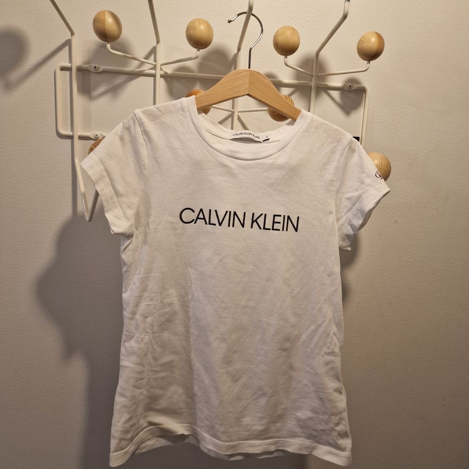 Calvin Klein t-paita 140cm