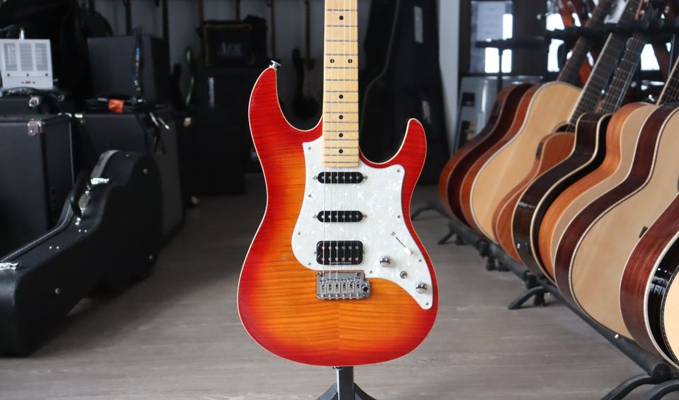 FGN Odyssey Standard - Fire Burst 2022 Japan sähkökitara