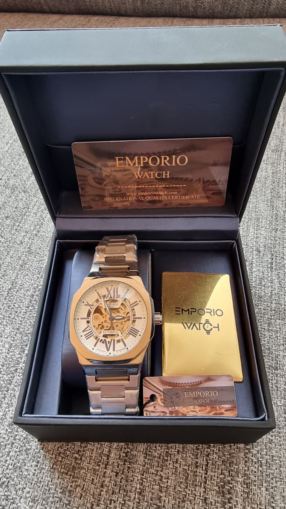 Emporio Watch rannekello.