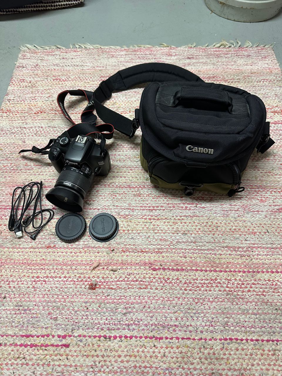 Canon eos 1100d + 50mm 1,8 objektiivi sekä tarvikkeita