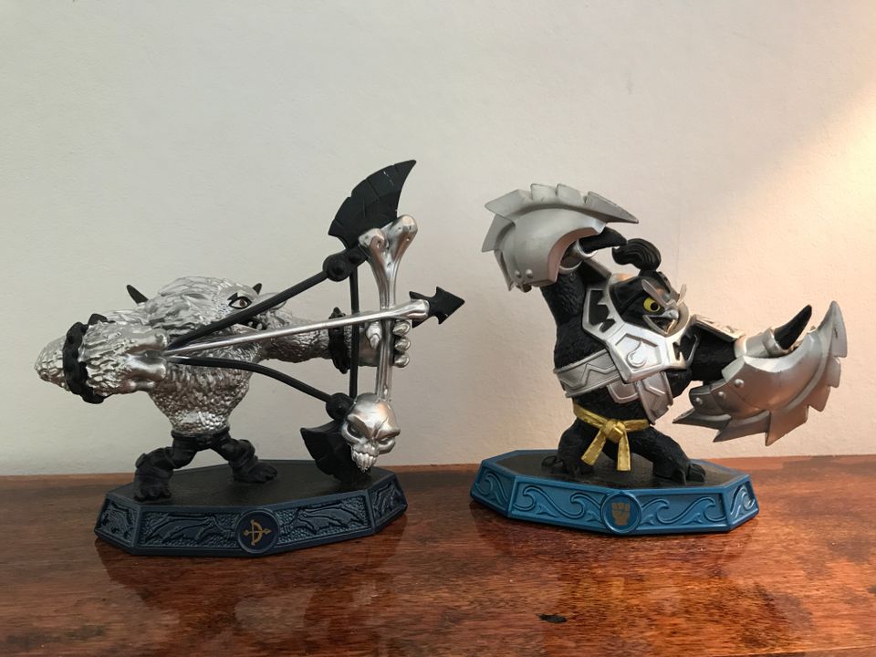 Dark Edition Skylanders Wolfgang Master & King Pen