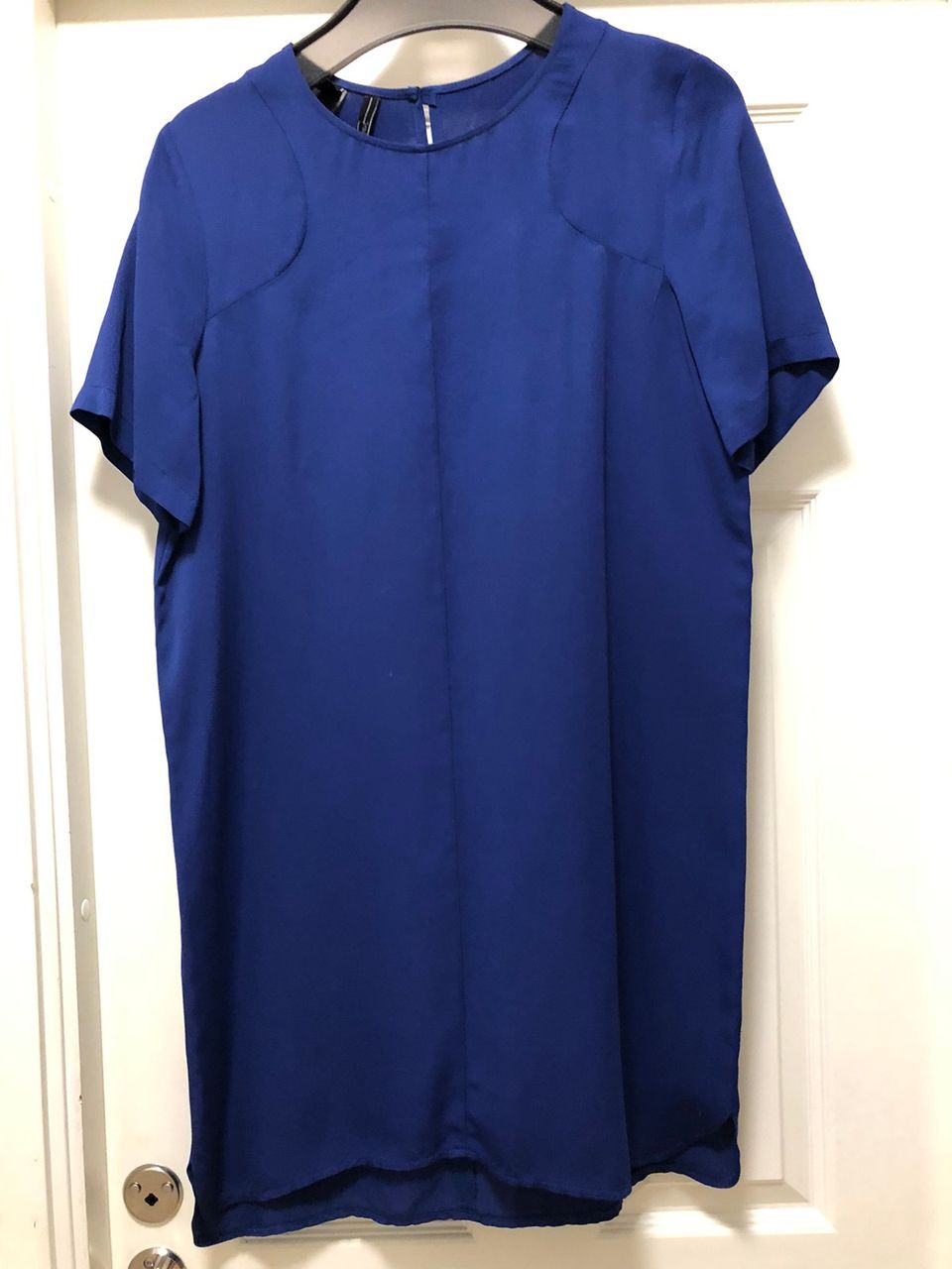 Mangon sininen mekko