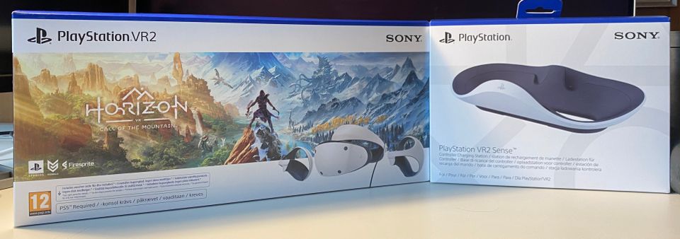 PlayStation VR2 lasit + PS VR2 Sense lataus telakka.