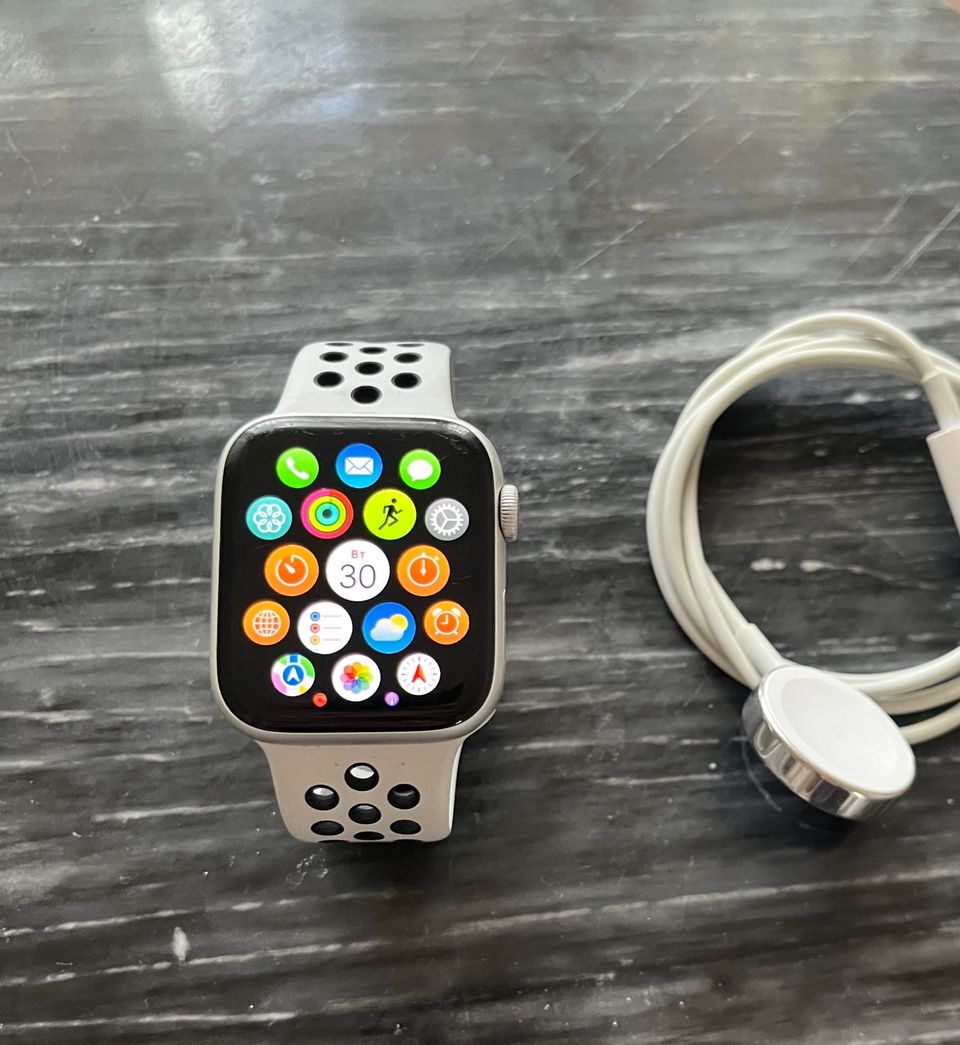 Apple Watch SE 44 GPS