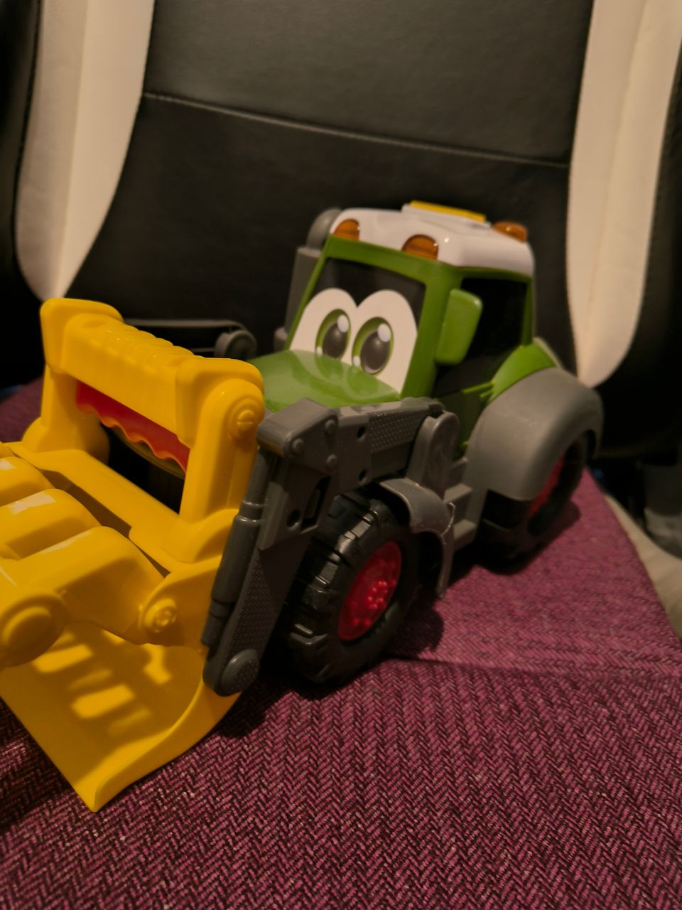 Iso traktori