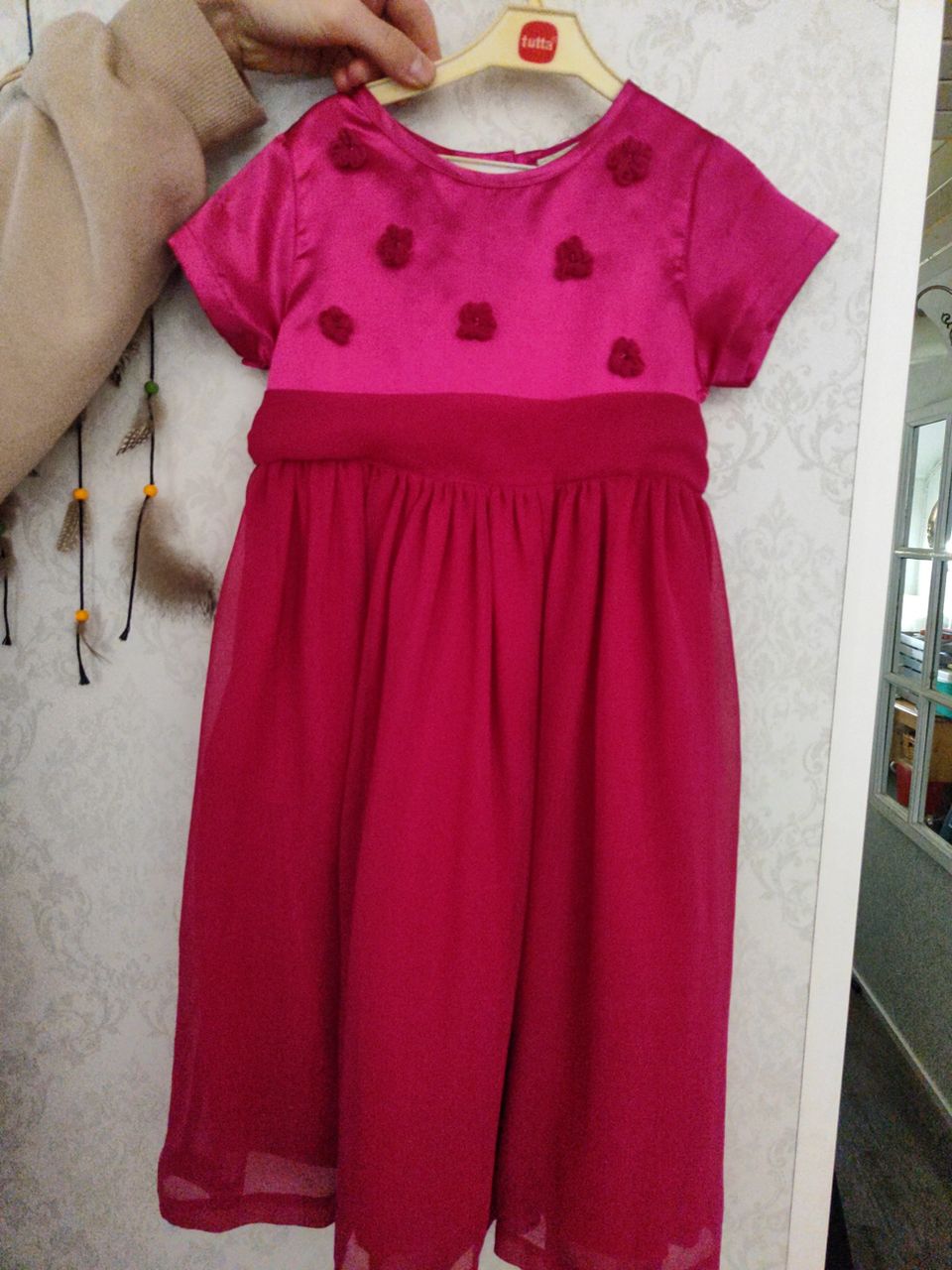 Ihana punainen mekko 2-3 vuotiaiden koko