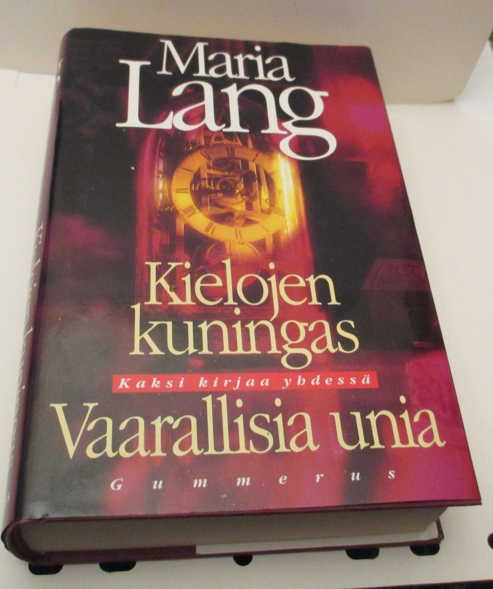 Kielojen kuningas ja Vaarallisia unia Maria Lang. Uusi
