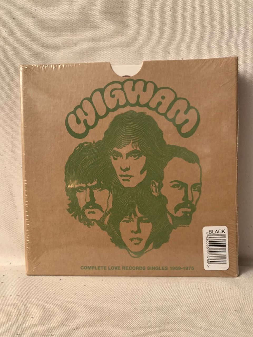 Wigwam - Complete Love Records Singles 1969-75, 6 x 7” sinkut/mustat