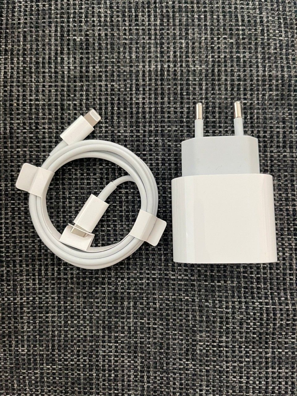 Apple USB C Lighting kaapeli ja laturi