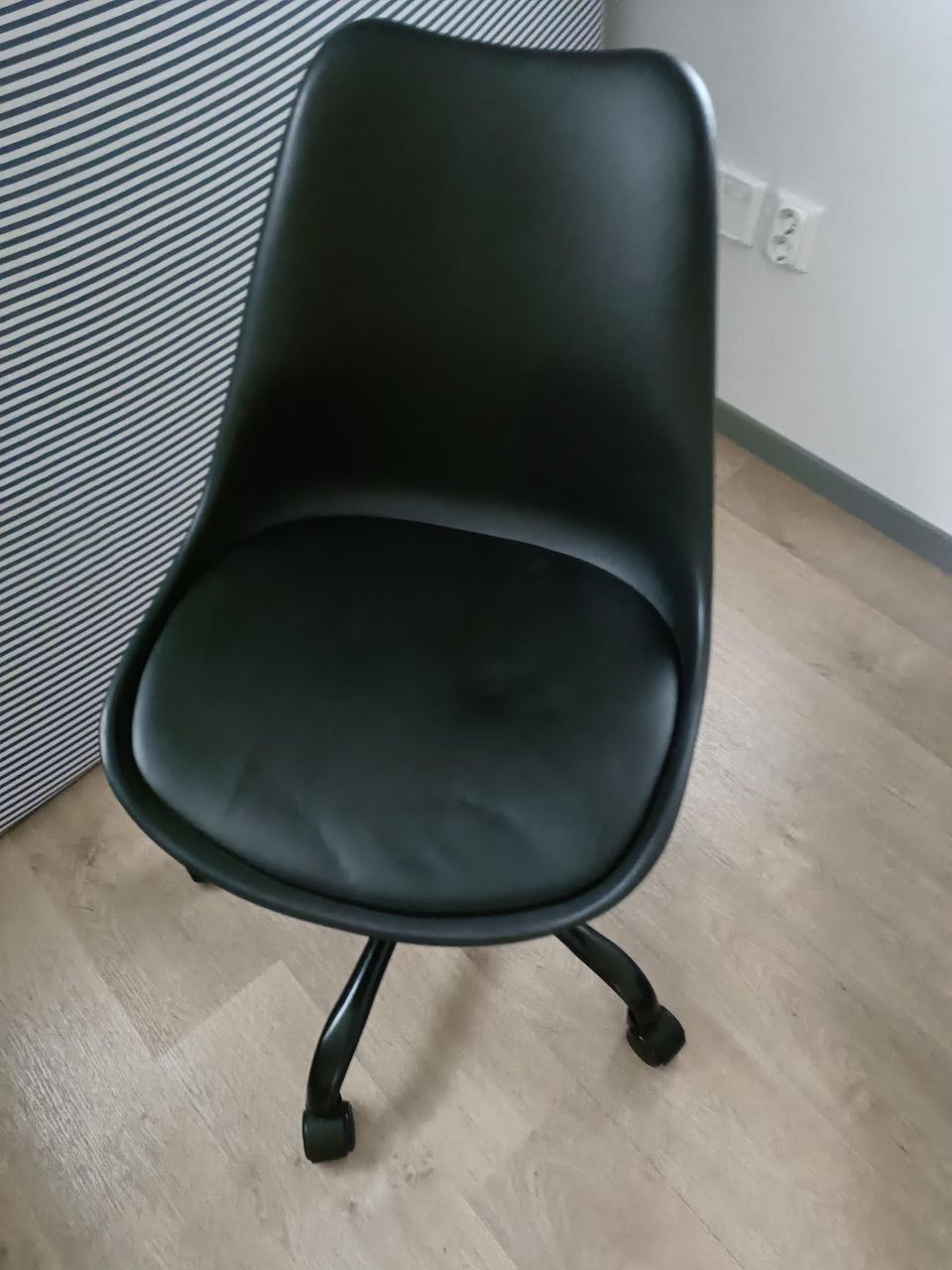 Ikea musta työtuoli/koulupöydän tuoli