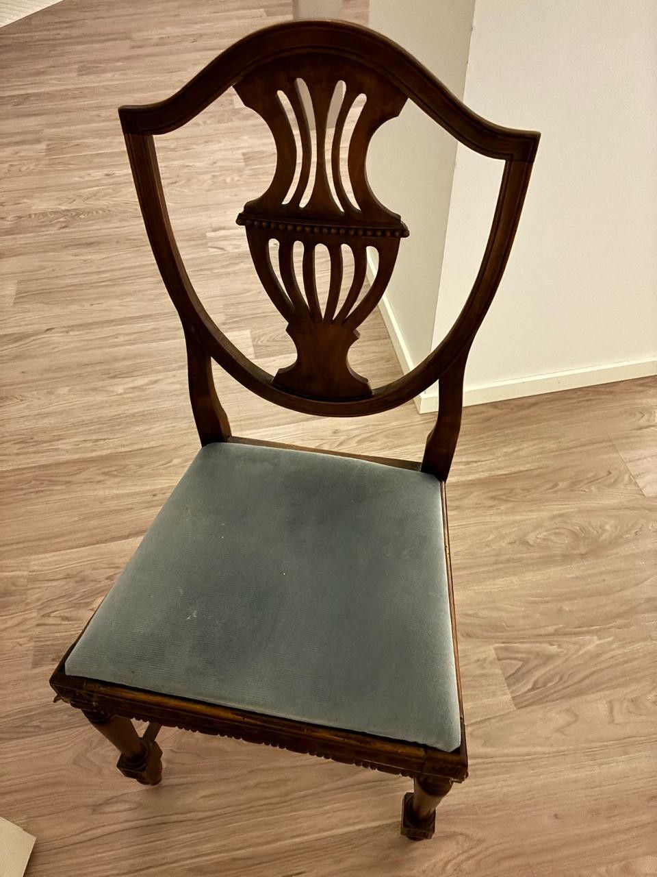 Antiikkisia tuoleja